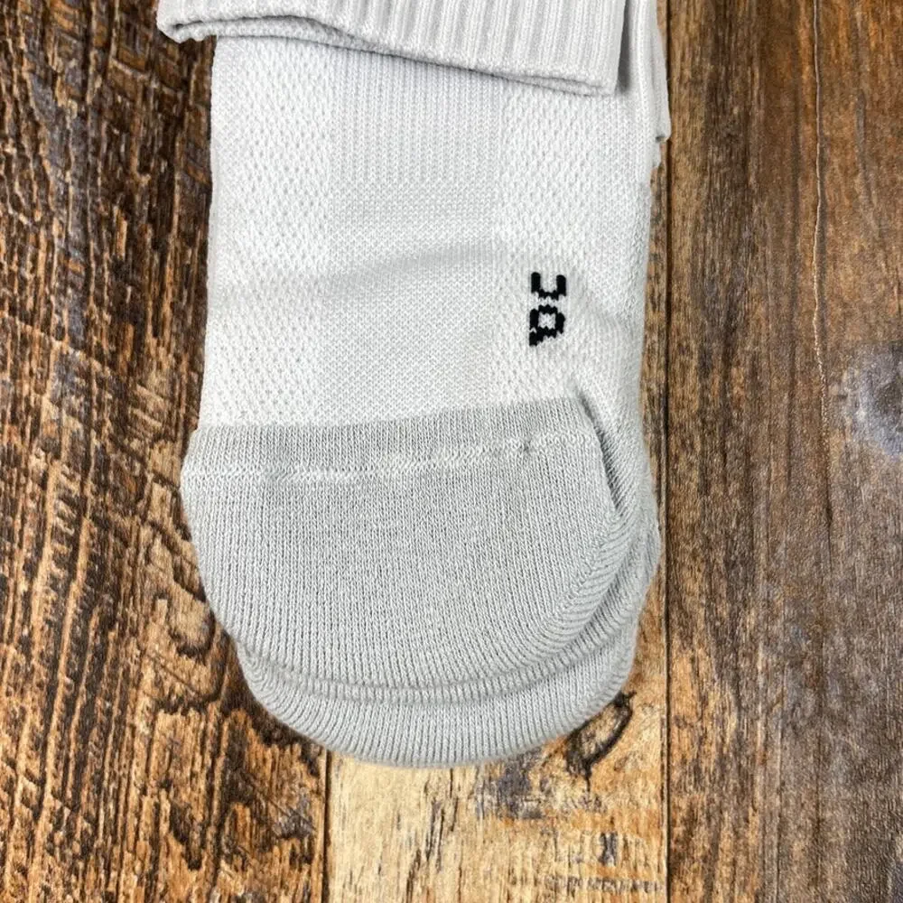 On Running Men's Small (M 7-9, W 8-10.5) White Gray Core Run Sock Mid 2-Pack
